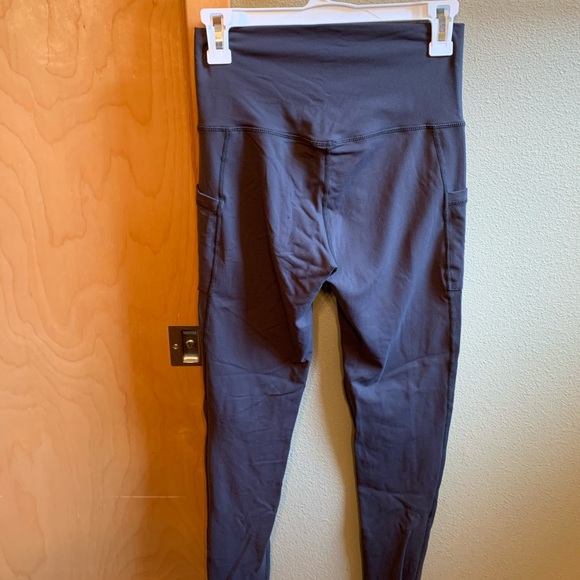 Arisevolve Grey Side Pocket Leggings - Picture 4 of 4
